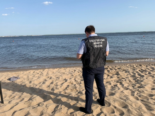 На пляже в центре Саратова утонул подросток https://saratov.sledcom.ru/news/item/1699027/
