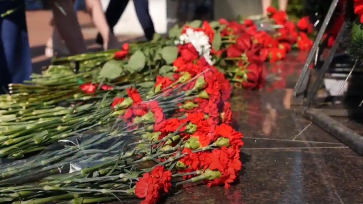 В Саратовской области возложили цветы к могилам воинов Великой Отечественной Войны https://www.youtube.com/