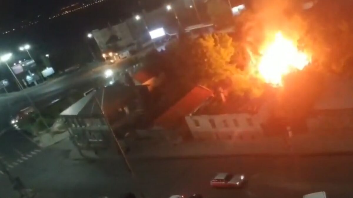 В исторической части Саратова ночью выгорел деревянный дом https://www.youtube.com