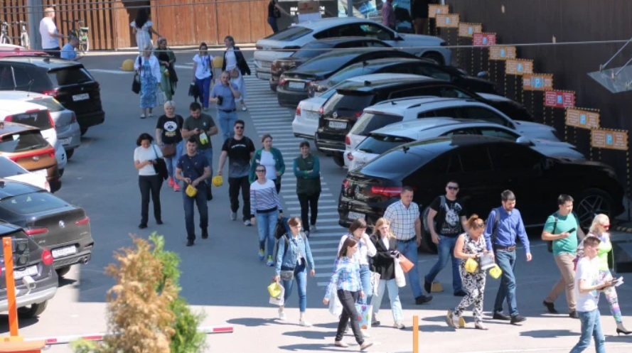 В центре Саратова из-за угрозы минирования эвакуировали ТЦ «Мир» https://fn-volga.ru/