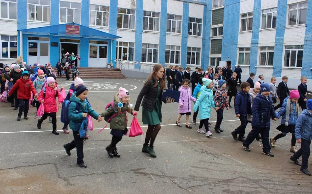 В Саратове эвакуируют школы третий день подряд sc11sar.schoolrm.ru