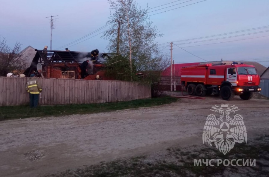В Саратовской области мужчина спасся на ночном пожаре, почувствовав запах обожженной проводки https://www.4vsar.ru