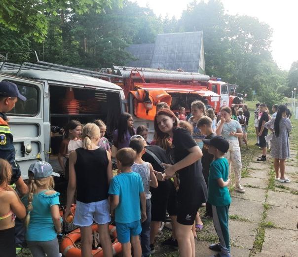 Саратовские спасатели учат безопасному поведению на воде отдыхающих в детских лагерях ТГ-канал Юрий Юрин