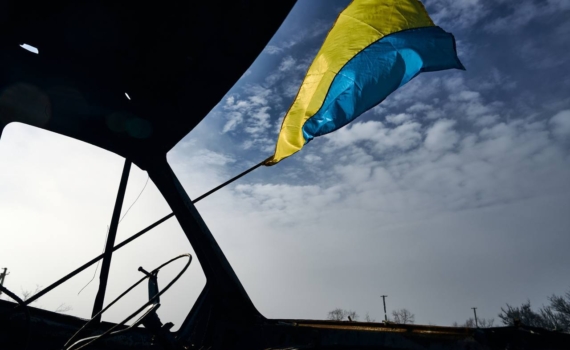 Президент Украины преподнес понтифику картину 