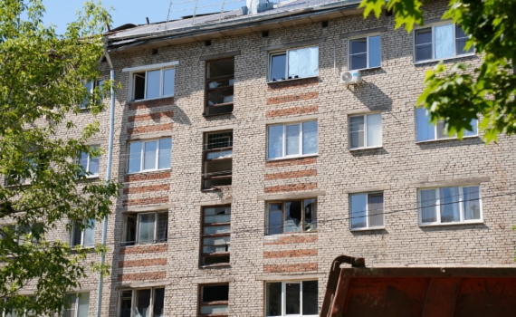 Верните подоконнику идеальную белизну: понадобится всего одна ложка и 10 минут — чище, чем у мамы